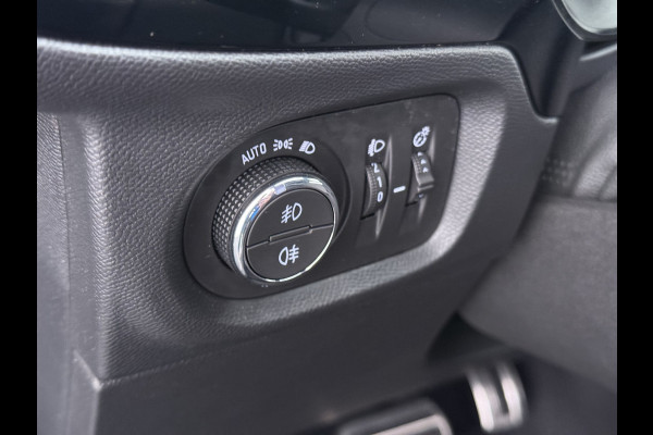 Opel CORSA-E GS Line 50kWh Apple Carplay Android Auto Stoel+Stuurverwarming Navi Ecc Cruise Control SOH 88% Lmv Privacy Glas Led Keyless Regen-Lichtsensor Sportstoelen Verkeersbord detectie Origineel Nederlandse Auto in de sportieve GS uitvoering