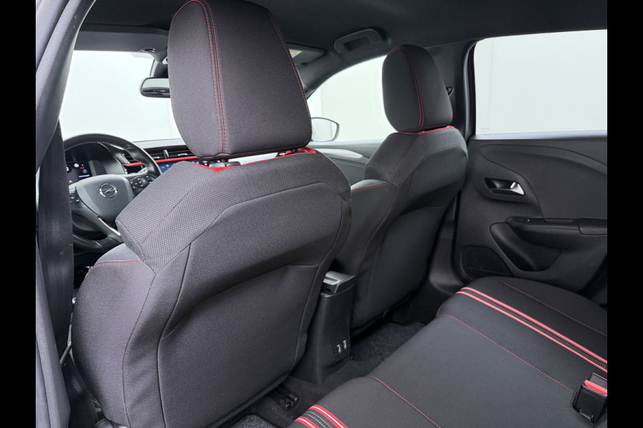 Opel CORSA-E GS Line 50kWh Apple Carplay Android Auto Stoel+Stuurverwarming Navi Ecc Cruise Control SOH 88% Lmv Privacy Glas Led Keyless Regen-Lichtsensor Sportstoelen Verkeersbord detectie Origineel Nederlandse Auto in de sportieve GS uitvoering