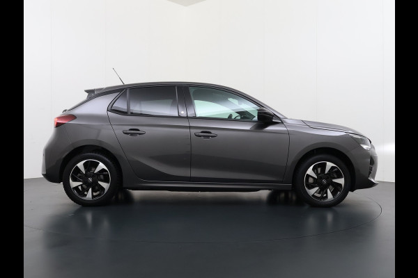 Opel CORSA-E GS Line 50kWh Apple Carplay Android Auto Stoel+Stuurverwarming Navi Ecc Cruise Control SOH 88% Lmv Privacy Glas Led Keyless Regen-Lichtsensor Sportstoelen Verkeersbord detectie Origineel Nederlandse Auto in de sportieve GS uitvoering