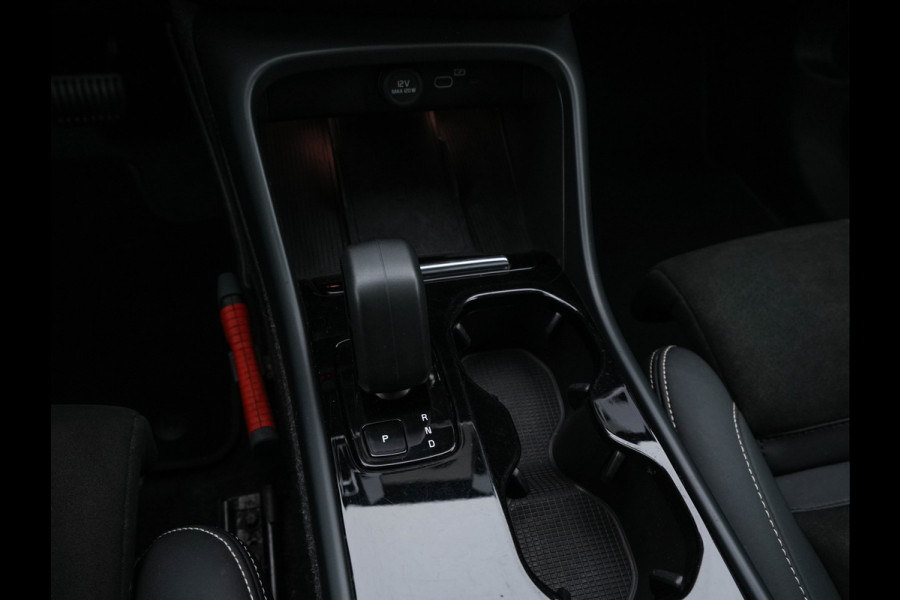 Volvo C40 Recharge Twin Intro Edition 78 kWh [ 3-Fase ] (INCL.BTW) Aut. *PANO | LEATHER-ALCANTARA | DIGI-COCKPIT | FULL-LED | HARMAN/KARDON | TOP-VIEW | NAVI-FULLMAP | ECC | PDC | KEYLESS | HEATED-SPORTSEATS | TOWBAR | 20''ALU*