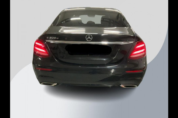 Mercedes-Benz E-Klasse 300 e AMG Line | 320pk PHEV | Elektrisch panoramadak / schuifdak | Stoelverwarming | Bestuurdersstoel Met Geheugen | Achteruitrijcamera