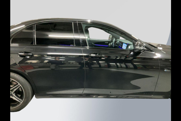 Mercedes-Benz E-Klasse 300 e AMG Line | 320pk PHEV | Elektrisch panoramadak / schuifdak | Stoelverwarming | Bestuurdersstoel Met Geheugen | Achteruitrijcamera