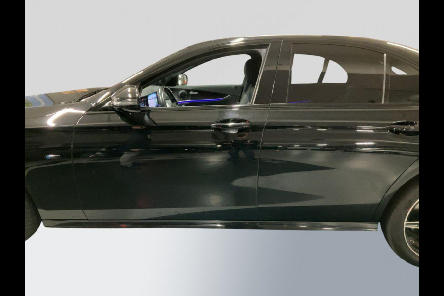 Mercedes-Benz E-Klasse 300 e AMG Line | 320pk PHEV | Elektrisch panoramadak / schuifdak | Stoelverwarming | Bestuurdersstoel Met Geheugen | Achteruitrijcamera