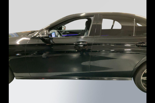 Mercedes-Benz E-Klasse 300 e AMG Line | 320pk PHEV | Elektrisch panoramadak / schuifdak | Stoelverwarming | Bestuurdersstoel Met Geheugen | Achteruitrijcamera