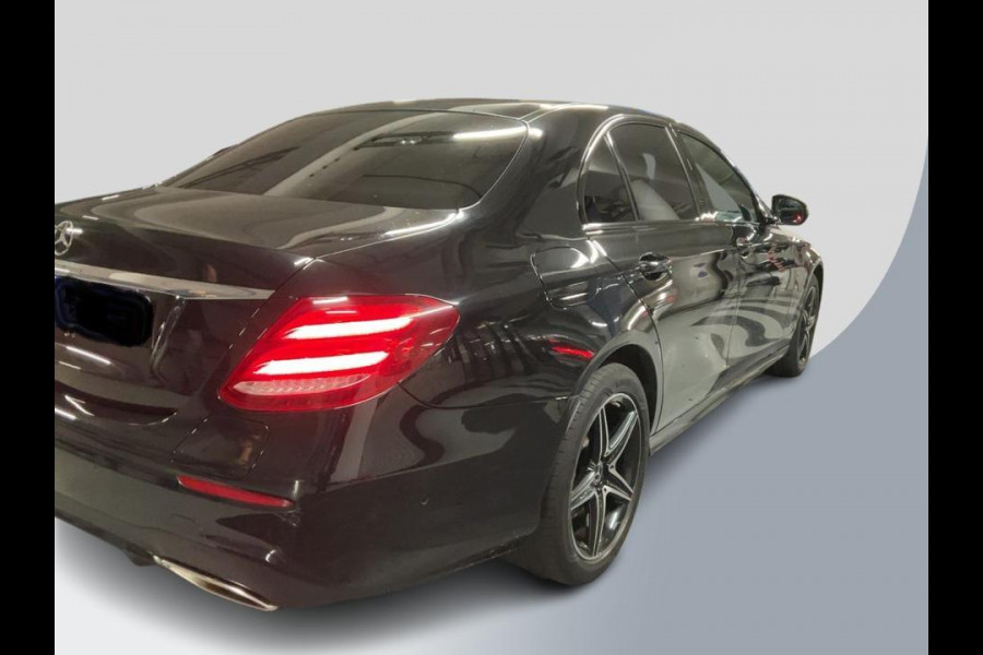 Mercedes-Benz E-Klasse 300 e AMG Line | 320pk PHEV | Elektrisch panoramadak / schuifdak | Stoelverwarming | Bestuurdersstoel Met Geheugen | Achteruitrijcamera