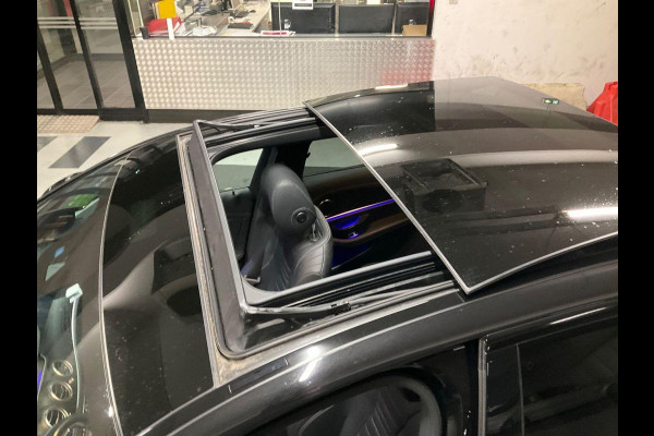 Mercedes-Benz E-Klasse 300 e AMG Line | 320pk PHEV | Elektrisch panoramadak / schuifdak | Stoelverwarming | Bestuurdersstoel Met Geheugen | Achteruitrijcamera