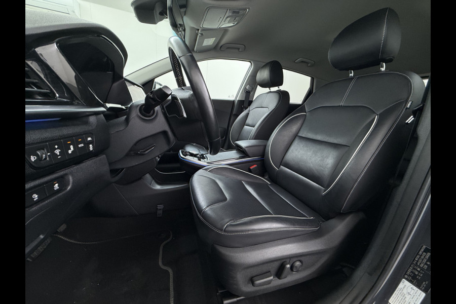 Kia e-Niro ExecutiveLine 64kWh Leer+Verwarmd+Koeling Adap.Cruise Elek.Stoel+Memory Warmtepomp JBL®-Audio Navi Ecc Camera Apple Carplay Andr SOH 100%  Stuurverwarming Lmv Privacy Glas DAB Vess Lane Assist Blind Spot 1e Eigenaar Origineel Nederlandse Auto Dealeronderhouden nieuw € 47765,-