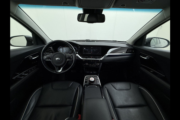 Kia e-Niro ExecutiveLine 64kWh Leer+Verwarmd+Koeling Adap.Cruise Elek.Stoel+Memory Warmtepomp JBL®-Audio Navi Ecc Camera Apple Carplay Andr SOH 100%  Stuurverwarming Lmv Privacy Glas DAB Vess Lane Assist Blind Spot 1e Eigenaar Origineel Nederlandse Auto Dealeronderhouden nieuw € 47765,-