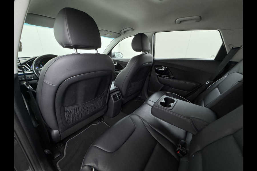 Kia e-Niro ExecutiveLine 64kWh Leer+Verwarmd+Koeling Adap.Cruise Elek.Stoel+Memory Warmtepomp JBL®-Audio Navi Ecc Camera Apple Carplay Andr SOH 100%  Stuurverwarming Lmv Privacy Glas DAB Vess Lane Assist Blind Spot 1e Eigenaar Origineel Nederlandse Auto Dealeronderhouden nieuw € 47765,-