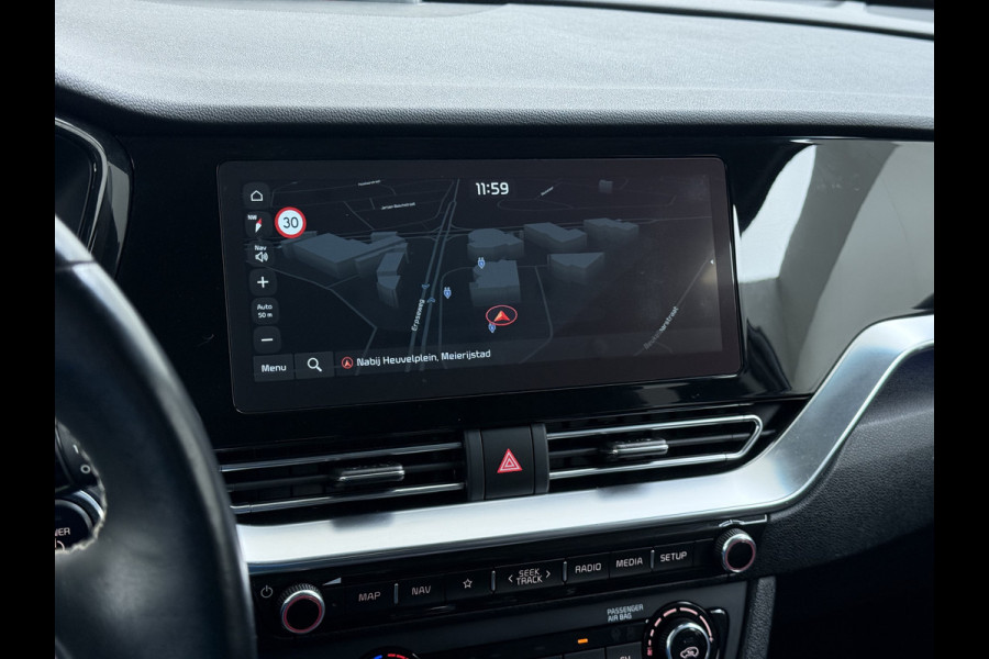 Kia e-Niro ExecutiveLine 64kWh Leer+Verwarmd+Koeling Adap.Cruise Elek.Stoel+Memory Warmtepomp JBL®-Audio Navi Ecc Camera Apple Carplay Andr SOH 100%  Stuurverwarming Lmv Privacy Glas DAB Vess Lane Assist Blind Spot 1e Eigenaar Origineel Nederlandse Auto Dealeronderhouden nieuw € 47765,-