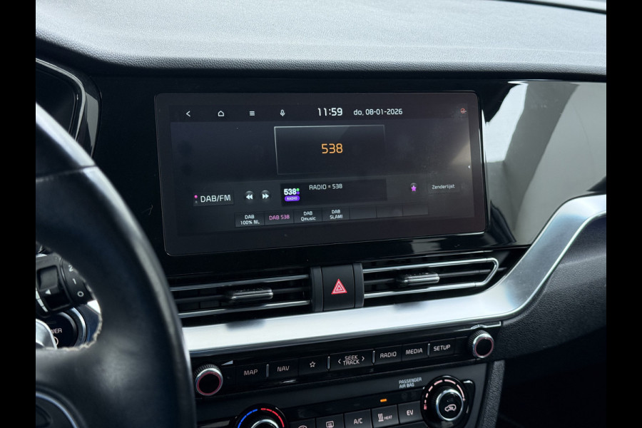 Kia e-Niro ExecutiveLine 64kWh Leer+Verwarmd+Koeling Adap.Cruise Elek.Stoel+Memory Warmtepomp JBL®-Audio Navi Ecc Camera Apple Carplay Andr SOH 100%  Stuurverwarming Lmv Privacy Glas DAB Vess Lane Assist Blind Spot 1e Eigenaar Origineel Nederlandse Auto Dealeronderhouden nieuw € 47765,-