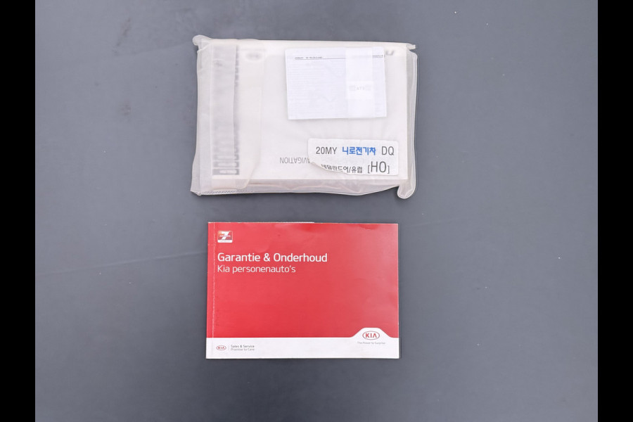 Kia e-Niro ExecutiveLine 64kWh Leer+Verwarmd+Koeling Adap.Cruise Elek.Stoel+Memory Warmtepomp JBL®-Audio Navi Ecc Camera Apple Carplay Andr SOH 100%  Stuurverwarming Lmv Privacy Glas DAB Vess Lane Assist Blind Spot 1e Eigenaar Origineel Nederlandse Auto Dealeronderhouden nieuw € 47765,-