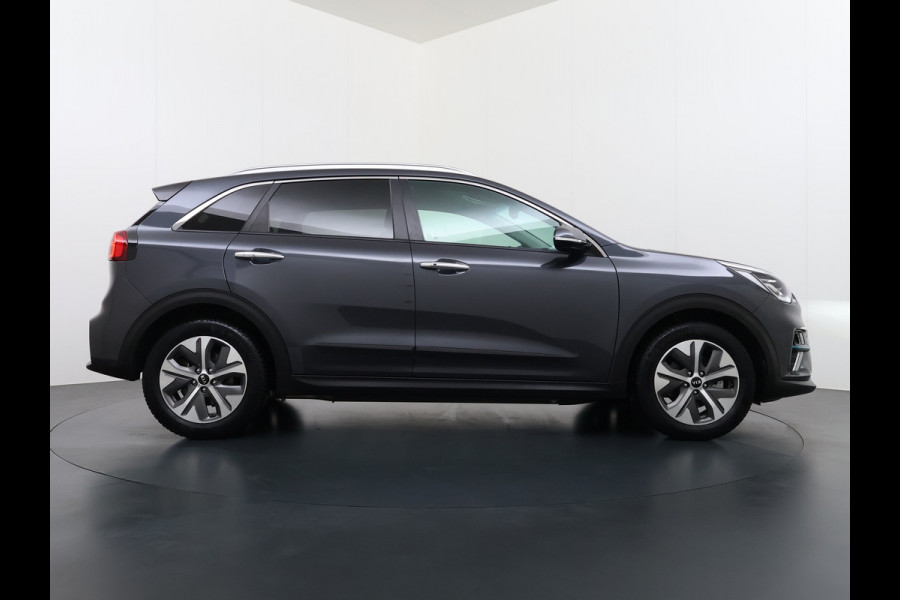 Kia e-Niro ExecutiveLine 64kWh Leer+Verwarmd+Koeling Adap.Cruise Elek.Stoel+Memory Warmtepomp JBL®-Audio Navi Ecc Camera Apple Carplay Andr SOH 100%  Stuurverwarming Lmv Privacy Glas DAB Vess Lane Assist Blind Spot 1e Eigenaar Origineel Nederlandse Auto Dealeronderhouden nieuw € 47765,-