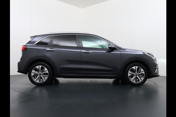 Kia e-Niro ExecutiveLine 64kWh Leer+Verwarmd+Koeling Adap.Cruise Elek.Stoel+Memory Warmtepomp JBL®-Audio Navi Ecc Camera Apple Carplay Andr SOH 100%  Stuurverwarming Lmv Privacy Glas DAB Vess Lane Assist Blind Spot 1e Eigenaar Origineel Nederlandse Auto Dealeronderhouden nieuw € 47765,-