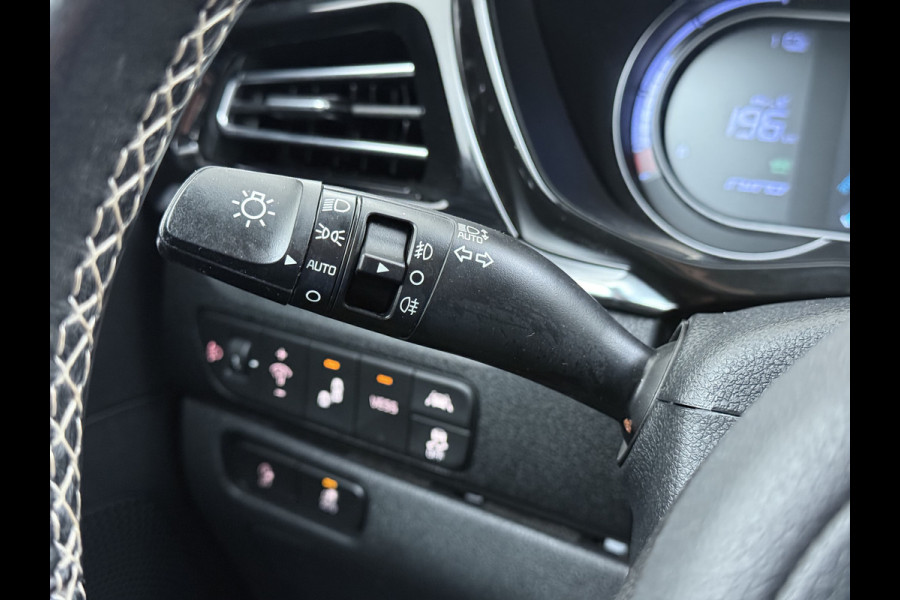 Kia e-Niro ExecutiveLine 64kWh Leer+Verwarmd+Koeling Adap.Cruise Elek.Stoel+Memory Warmtepomp JBL®-Audio Navi Ecc Camera Apple Carplay Andr SOH 100%  Stuurverwarming Lmv Privacy Glas DAB Vess Lane Assist Blind Spot 1e Eigenaar Origineel Nederlandse Auto Dealeronderhouden nieuw € 47765,-