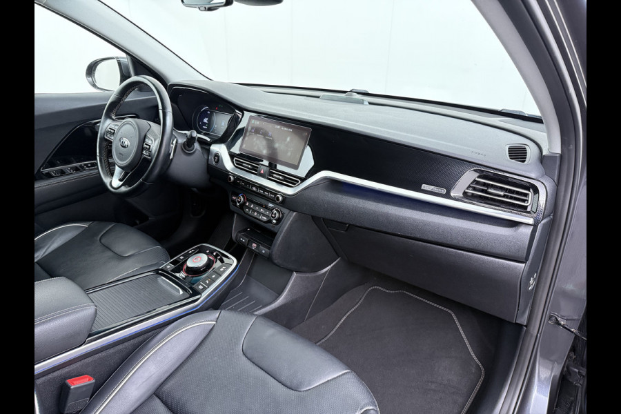 Kia e-Niro ExecutiveLine 64kWh Leer+Verwarmd+Koeling Adap.Cruise Elek.Stoel+Memory Warmtepomp JBL®-Audio Navi Ecc Camera Apple Carplay Andr SOH 100%  Stuurverwarming Lmv Privacy Glas DAB Vess Lane Assist Blind Spot 1e Eigenaar Origineel Nederlandse Auto Dealeronderhouden nieuw € 47765,-