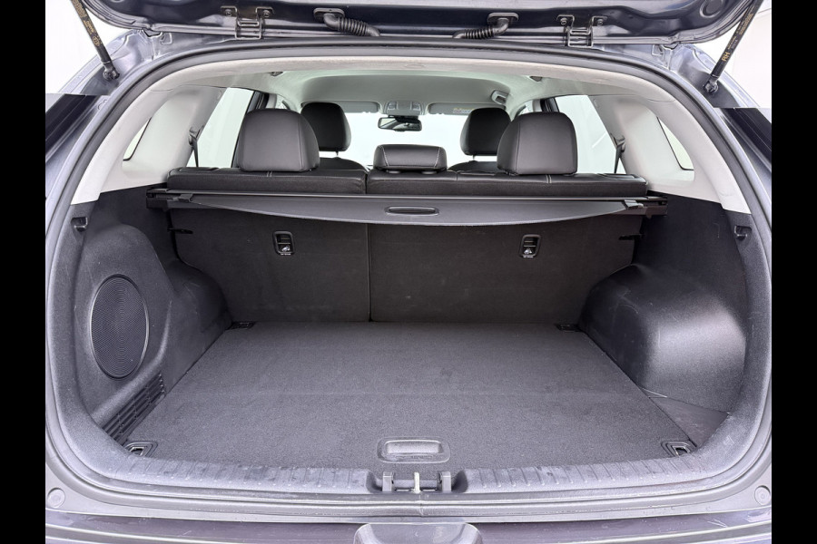 Kia e-Niro ExecutiveLine 64kWh Leer+Verwarmd+Koeling Adap.Cruise Elek.Stoel+Memory Warmtepomp JBL®-Audio Navi Ecc Camera Apple Carplay Andr SOH 100%  Stuurverwarming Lmv Privacy Glas DAB Vess Lane Assist Blind Spot 1e Eigenaar Origineel Nederlandse Auto Dealeronderhouden nieuw € 47765,-