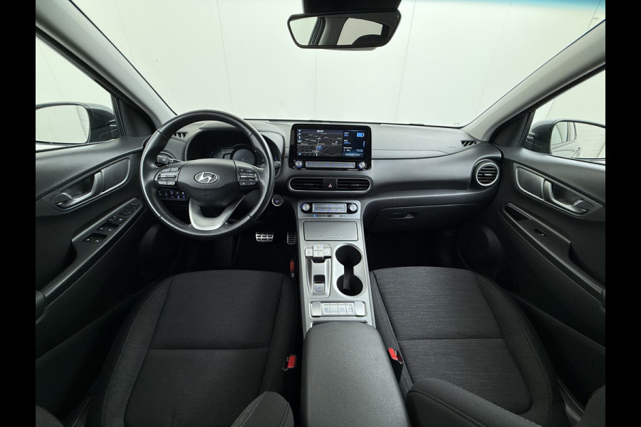 Hyundai Kona EV 64kWh Fase 3 Warmtepomp Adap.Cruise Camera Navi Ecc Apple Carplay Android Auto Pdc Krell®-Audio Fashion SOH 93% Dodehoek detector Rijstrooksensor Led Privacy Glas Keyless Lmv 17" 1e Eigenaar Origineel Nederlandse Auto