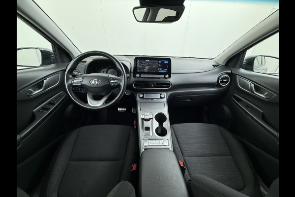 Hyundai Kona EV 64kWh Fase 3 Warmtepomp Adap.Cruise Camera Navi Ecc Apple Carplay Android Auto Pdc Krell®-Audio Fashion SOH 93% Dodehoek detector Rijstrooksensor Led Privacy Glas Keyless Lmv 17" 1e Eigenaar Origineel Nederlandse Auto