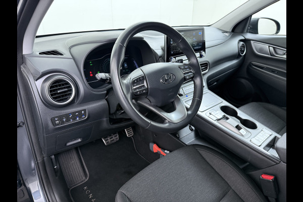 Hyundai Kona EV 64kWh Fase 3 Warmtepomp Adap.Cruise Camera Navi Ecc Apple Carplay Android Auto Pdc Krell®-Audio Fashion SOH 93% Dodehoek detector Rijstrooksensor Led Privacy Glas Keyless Lmv 17" 1e Eigenaar Origineel Nederlandse Auto