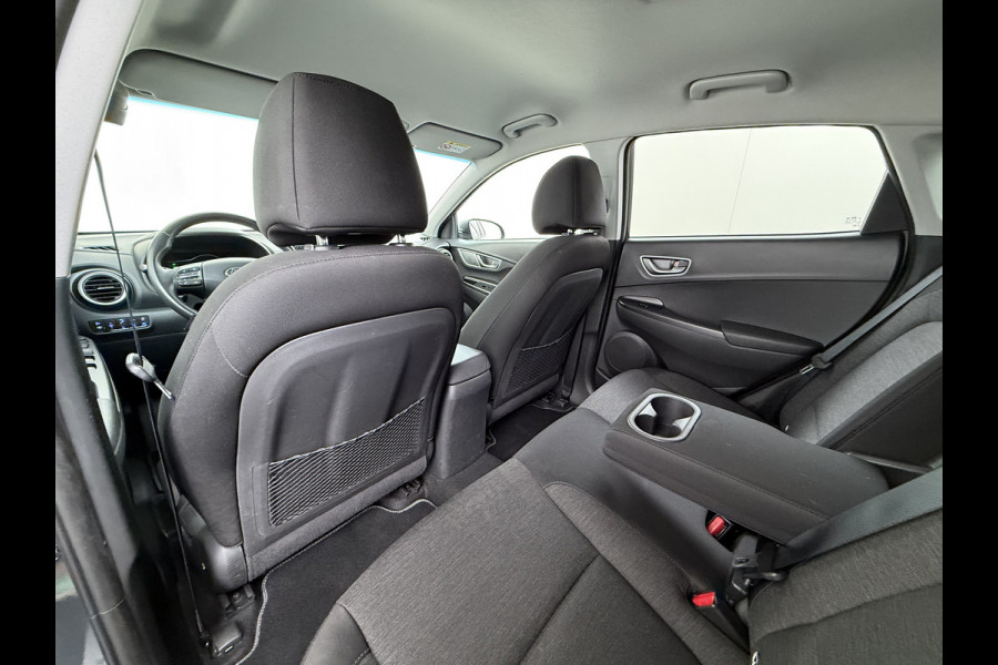 Hyundai Kona EV 64kWh Fase 3 Warmtepomp Adap.Cruise Camera Navi Ecc Apple Carplay Android Auto Pdc Krell®-Audio Fashion SOH 93% Dodehoek detector Rijstrooksensor Led Privacy Glas Keyless Lmv 17" 1e Eigenaar Origineel Nederlandse Auto