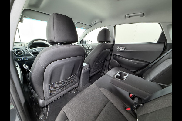 Hyundai Kona EV 64kWh Fase 3 Warmtepomp Adap.Cruise Camera Navi Ecc Apple Carplay Android Auto Pdc Krell®-Audio Fashion SOH 93% Dodehoek detector Rijstrooksensor Led Privacy Glas Keyless Lmv 17" 1e Eigenaar Origineel Nederlandse Auto