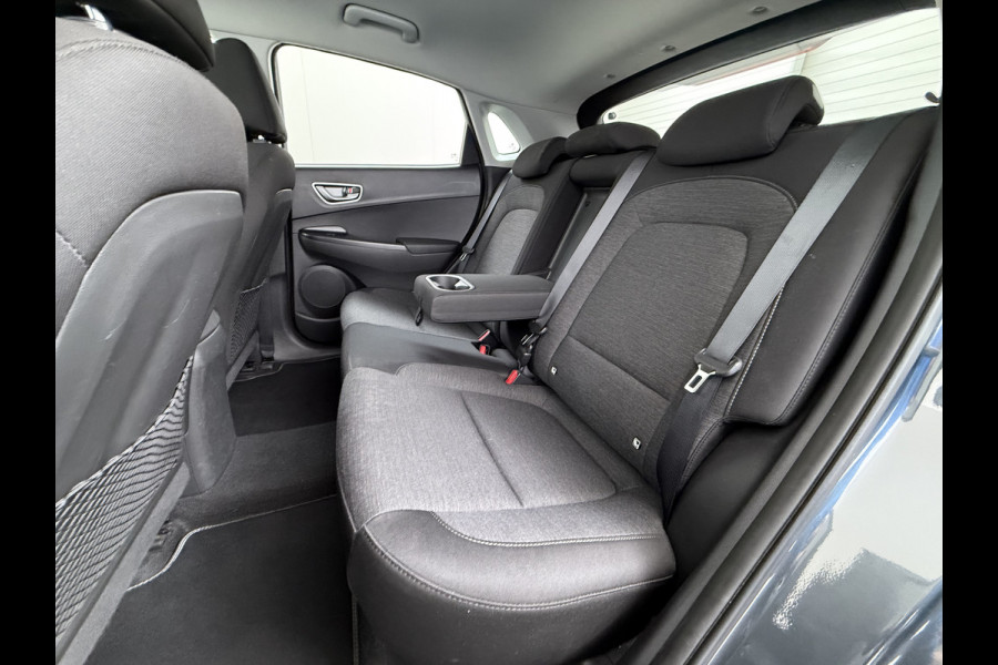 Hyundai Kona EV 64kWh Fase 3 Warmtepomp Adap.Cruise Camera Navi Ecc Apple Carplay Android Auto Pdc Krell®-Audio Fashion SOH 93% Dodehoek detector Rijstrooksensor Led Privacy Glas Keyless Lmv 17" 1e Eigenaar Origineel Nederlandse Auto