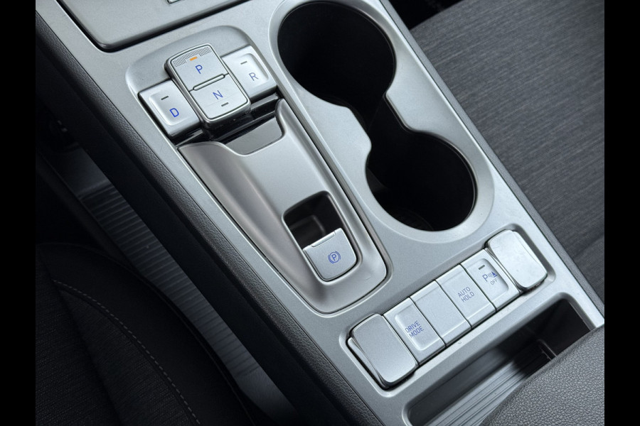 Hyundai Kona EV 64kWh Fase 3 Warmtepomp Adap.Cruise Camera Navi Ecc Apple Carplay Android Auto Pdc Krell®-Audio Fashion SOH 93% Dodehoek detector Rijstrooksensor Led Privacy Glas Keyless Lmv 17" 1e Eigenaar Origineel Nederlandse Auto