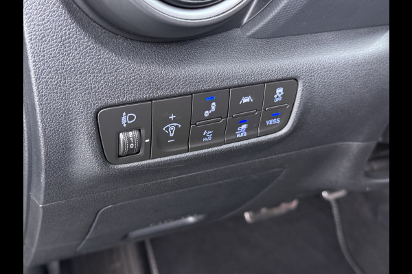 Hyundai Kona EV 64kWh Fase 3 Warmtepomp Adap.Cruise Camera Navi Ecc Apple Carplay Android Auto Pdc Krell®-Audio Fashion SOH 93% Dodehoek detector Rijstrooksensor Led Privacy Glas Keyless Lmv 17" 1e Eigenaar Origineel Nederlandse Auto