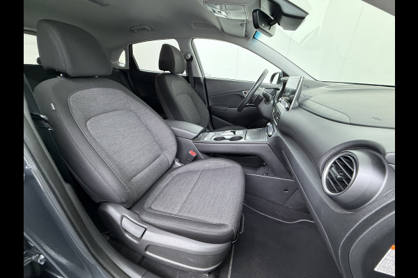 Hyundai Kona EV 64kWh Fase 3 Warmtepomp Adap.Cruise Camera Navi Ecc Apple Carplay Android Auto Pdc Krell®-Audio Fashion SOH 93% Dodehoek detector Rijstrooksensor Led Privacy Glas Keyless Lmv 17" 1e Eigenaar Origineel Nederlandse Auto