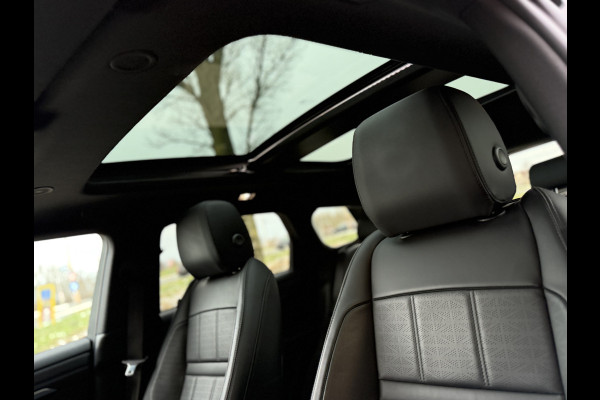 Land Rover Range Rover Evoque P300e AWD R-Dynamic HSE ** Panodak ** Trekhaak ** Meridian Surround ** Ventilatie ** 20inch