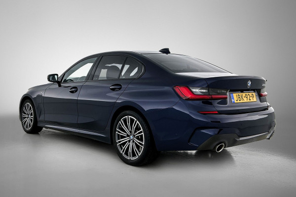 BMW 3-serie 330e High Executive M-Sportpakket (Dealer OnderH, Navi Pro, Camera, PDC V+A, Cruise Con, Etc)