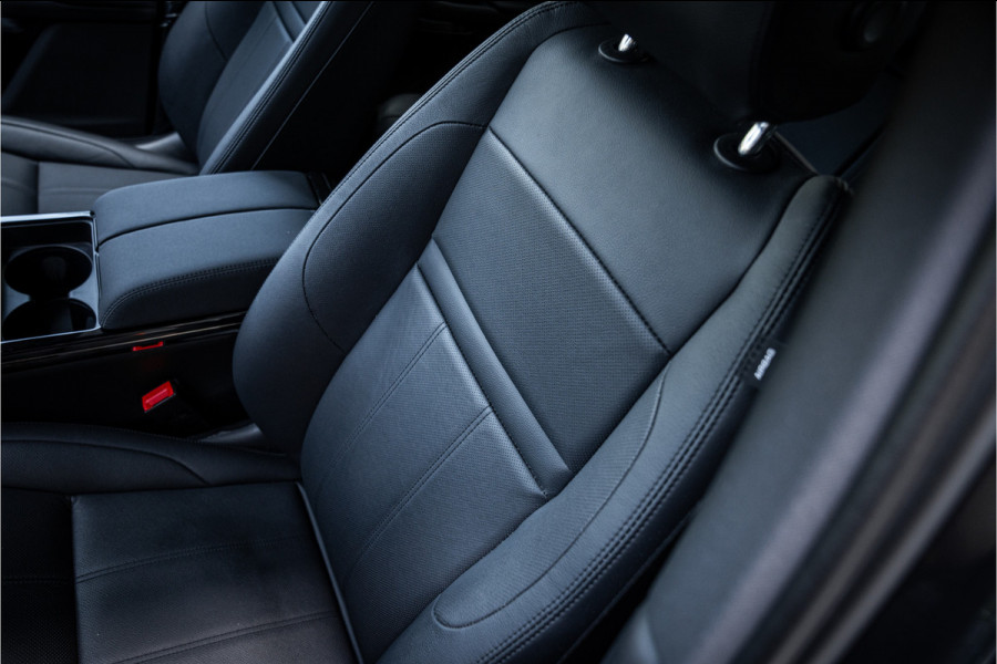 Land Rover Range Rover Evoque P300e PHEV AWD Dynamic SE ** Panodak ** Black Design ** Facelift model!