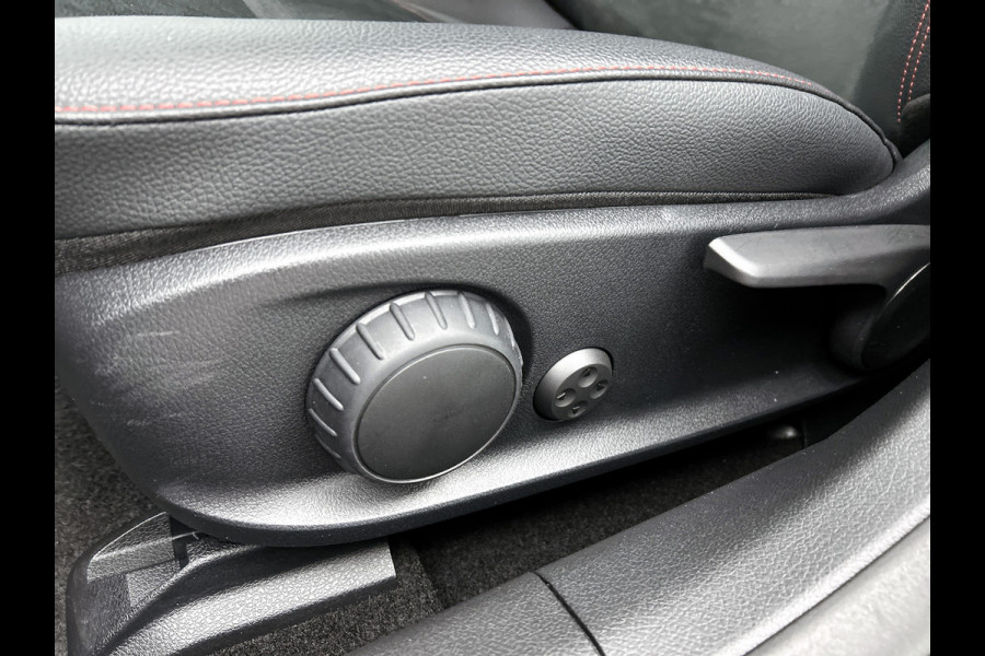 Mercedes-Benz CLA-Klasse Shooting Brake 250 e Star Edition AMG Line | Night Pakket | Sfeerverlichting | Ledkoplampen | Apple CarPlay | Keyless-Go | Inclusief 24 maanden MB Certified garantie voor Europa.