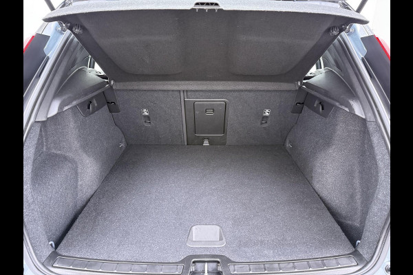 Volvo XC40 Recharge Core 70 kWh | ACHTERUITRIJCAMERA | APPLE CARPLAY | CRUISE CONTROL | DRAADLOZE TELEFOON LADER | RIJKLAARPRIJS INCL. 12 MND BOVAG GARANTIE