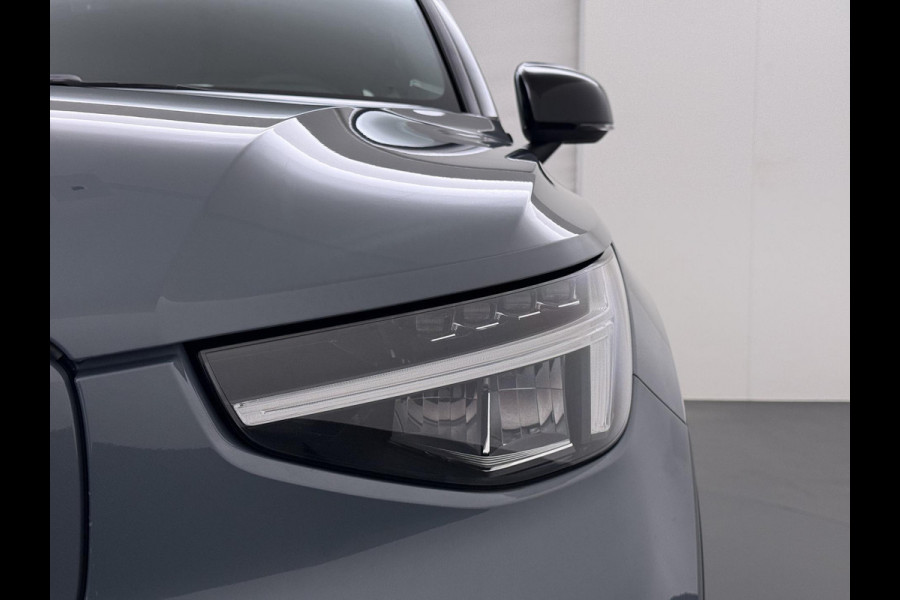 Volvo XC40 Recharge Core 70 kWh | ACHTERUITRIJCAMERA | APPLE CARPLAY | CRUISE CONTROL | DRAADLOZE TELEFOON LADER | RIJKLAARPRIJS INCL. 12 MND BOVAG GARANTIE