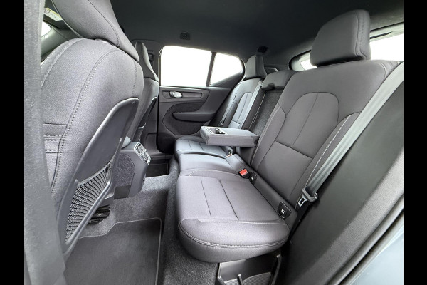 Volvo XC40 Recharge Core 70 kWh | ACHTERUITRIJCAMERA | APPLE CARPLAY | CRUISE CONTROL | DRAADLOZE TELEFOON LADER | RIJKLAARPRIJS INCL. 12 MND BOVAG GARANTIE