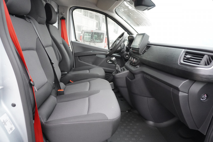 Renault Trafic 2.0 Blue dCi 130 T30 L2H1 Red Edition nr. v149 | Airco | Cruise | Apple CP + Android auto