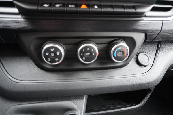 Renault Trafic 2.0 Blue dCi 130 T30 L2H1 Red Edition nr. v149 | Airco | Cruise | Apple CP + Android auto