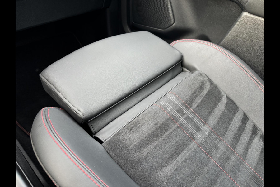 Ford Kuga 2.5 PHEV ST-Line X 243pk | Driver Assistance pack | Panoramadak | 18 inch Licht metaal | Winterpack | Technology Pack | 2.100kg Trekgewicht | Verlengde Fabrieksgarantie tot 09-2028