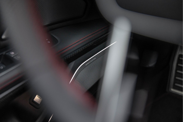 Audi S8 4.0 TFSI 571pk Quattro Keramisch B&O Advanced Nachtzicht RSE Carbon 4-Wielsturing