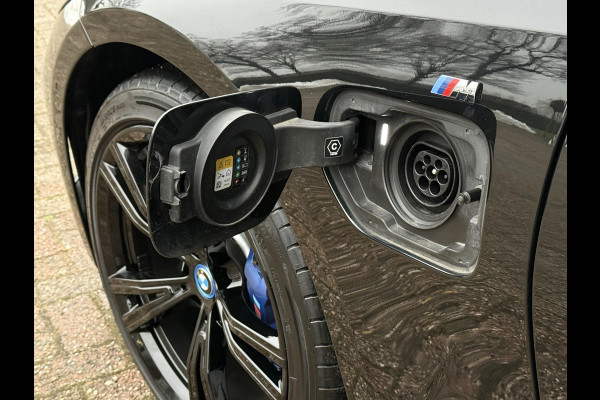 BMW 3 Serie Touring 330e M SPORT PRO LCI | M STOELEN | MEMORY SEATS | PANORAMA | 360 CAMERA | 19 INCH LM VELGEN |