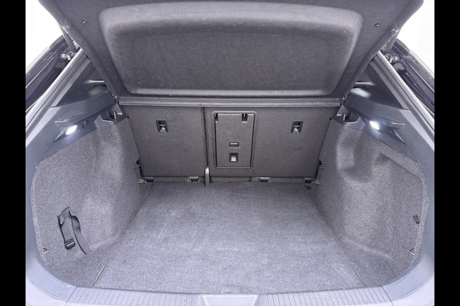 Volkswagen ID.4 204PK First 77kWh SOH 90% Leer/Alcantara Adap.Cruise Camera Apple Carplay Android Navi Ecc Pdc-a+v Lmv 20" Stoel+Stuurverwarming Led Bordherkenning Voor-Klimatisering Semi-Autopilot App-Connect E-sound Front-Assist Origineel Nederlandse Auto