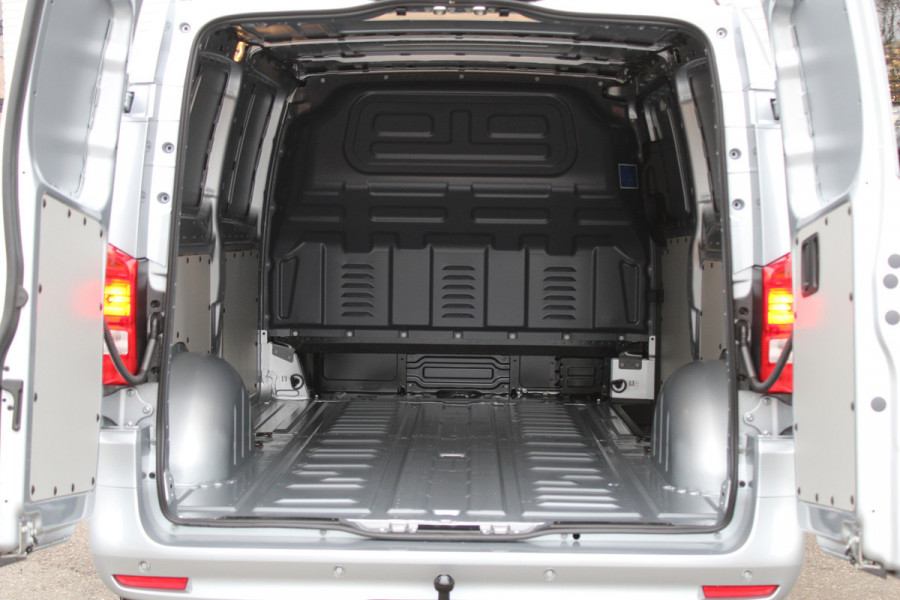 Mercedes-Benz Vito 119 CDI / Aut / XXL / Led / Leer / Achterdeuren / Stoelverw / Camera / Vol Opties / NIEUW!!