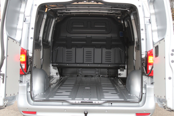 Mercedes-Benz Vito 119 CDI / Aut / XXL / Led / Leer / Achterdeuren / Stoelverw / Camera / Vol Opties / NIEUW!!