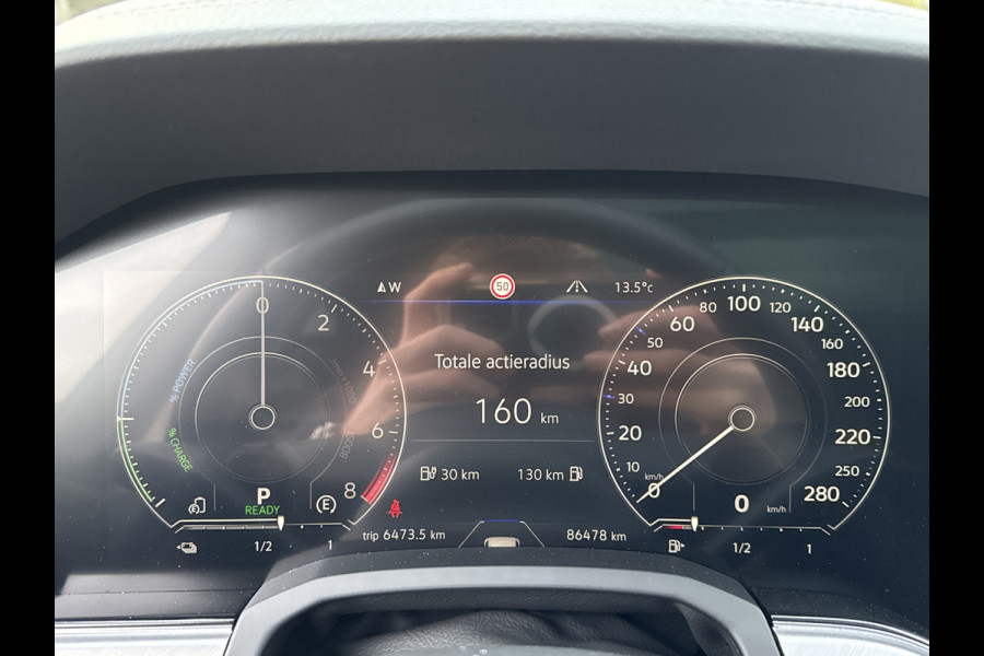 Volkswagen Touareg 3.0 TSi eHybrid ELEGANCE 4MOTION HEAD-UP/LUCHTVERING/PANORAMADAK