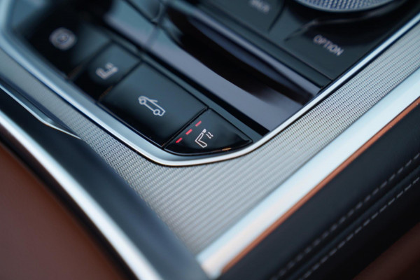 BMW 8 Serie M850i xDrive High Executive | Harman Kardon | Barcelona Blau | Adaptieve cruise | Laser LED | HuD | Stoelventilatie |