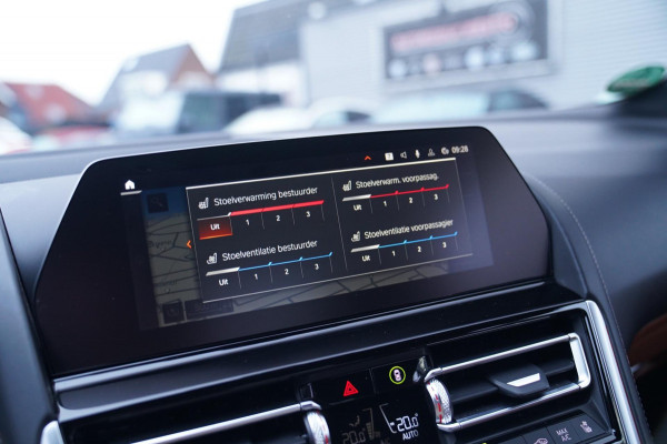 BMW 8 Serie M850i xDrive High Executive | Harman Kardon | Barcelona Blau | Adaptieve cruise | Laser LED | HuD | Stoelventilatie |