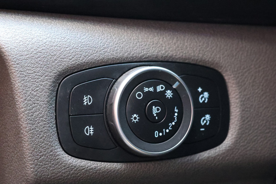 Ford Transit Custom 300 2.0 TDCI L2H1 Limited DC | Dubbel Cabine | CarPlay | Camera | Navigatie | L+R Schuifdeur | Stoelverwarming | DAB | PDC V+A | MF Stuur | 5-Zitter | Nieuwe APK | Dealer onderhouden | NAP Logisch | NL Auto