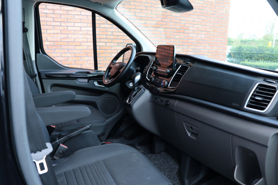 Ford Transit Custom 300 2.0 TDCI L2H1 Limited DC | Dubbel Cabine | CarPlay | Camera | Navigatie | L+R Schuifdeur | Stoelverwarming | DAB | PDC V+A | MF Stuur | 5-Zitter | Nieuwe APK | Dealer onderhouden | NAP Logisch | NL Auto